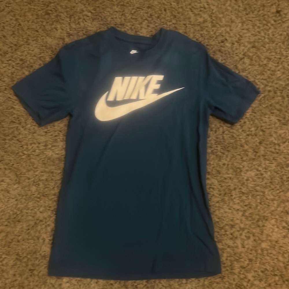Nike tee